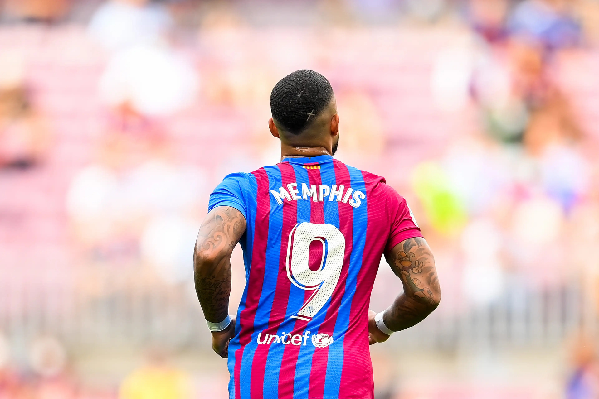 Depay ha estado en 3 de las grandes ligas del futbol europeo, y es el actual máximo goleador histórico de la selección de los Países Bajos.
