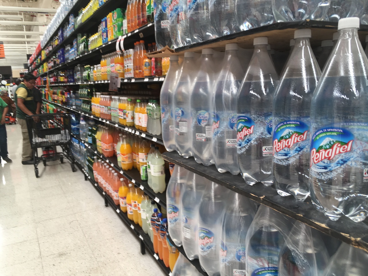 Postura. Lo que se recaude del IEPS a refrescos no se destinará al combate de enfermedades, aclaran.