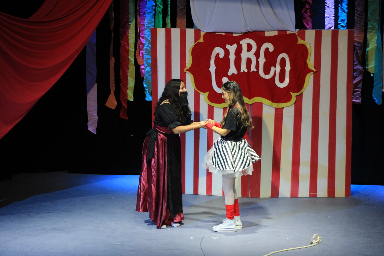Aplausos. El espectáculo ofreció una experiencia divertida, tierna y reflexiva que conquistó tanto a niñas y niños como al público adulto.