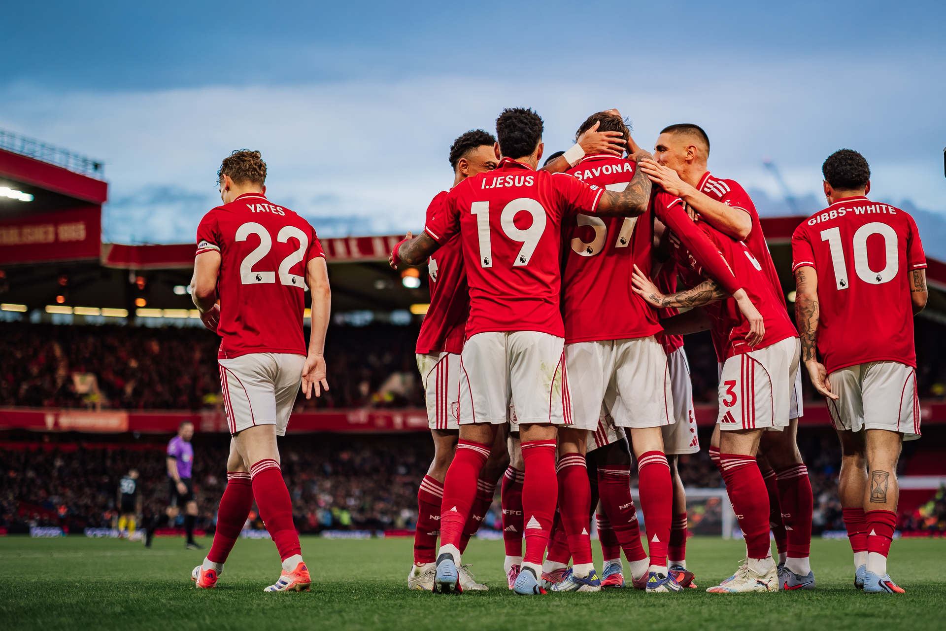 El Forest, ahora al mando de Sean Dyche, no dio tregua y estuvo cerca de quedarse con los tres puntos.