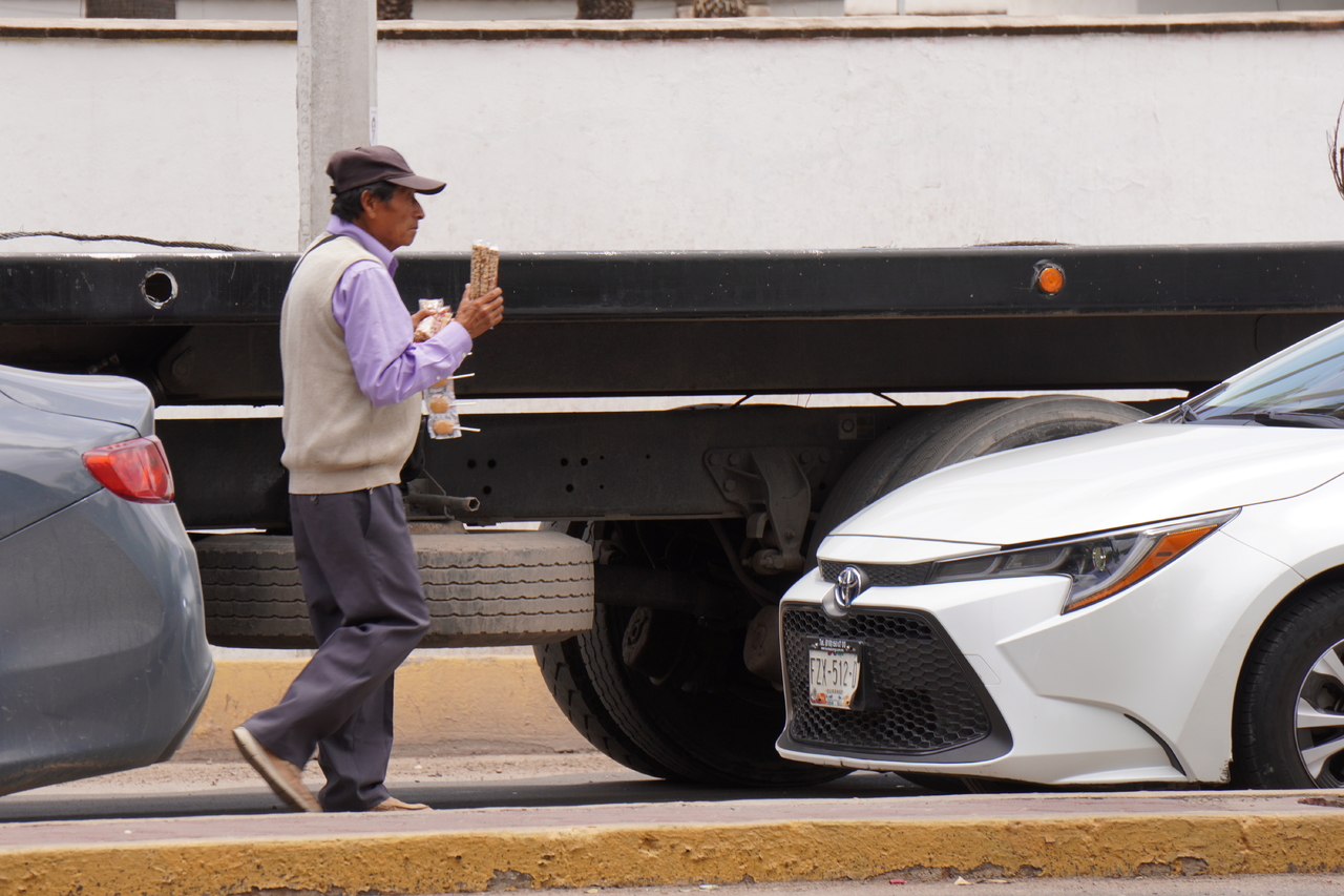 Presencia. Las calles más transitadas como 20 de Noviembre, 5 de Febrero y Constitución concentran a la mayoría de personas en situación de mendicidad, convirtiéndose en puntos fijos de actividad diaria.