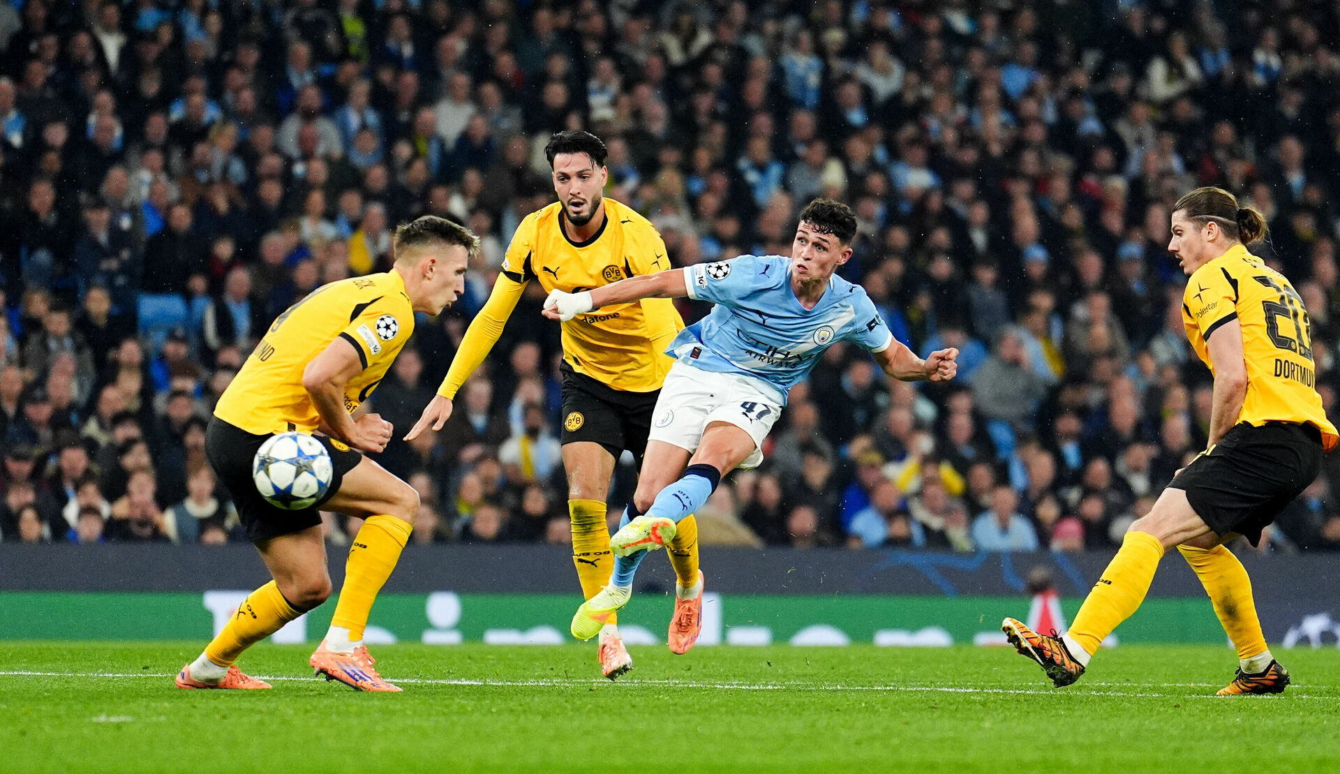 Con su doblete, Phil Foden llegó a cuatro goles en la presente edición de la Liga de Campeones de la UEFA.