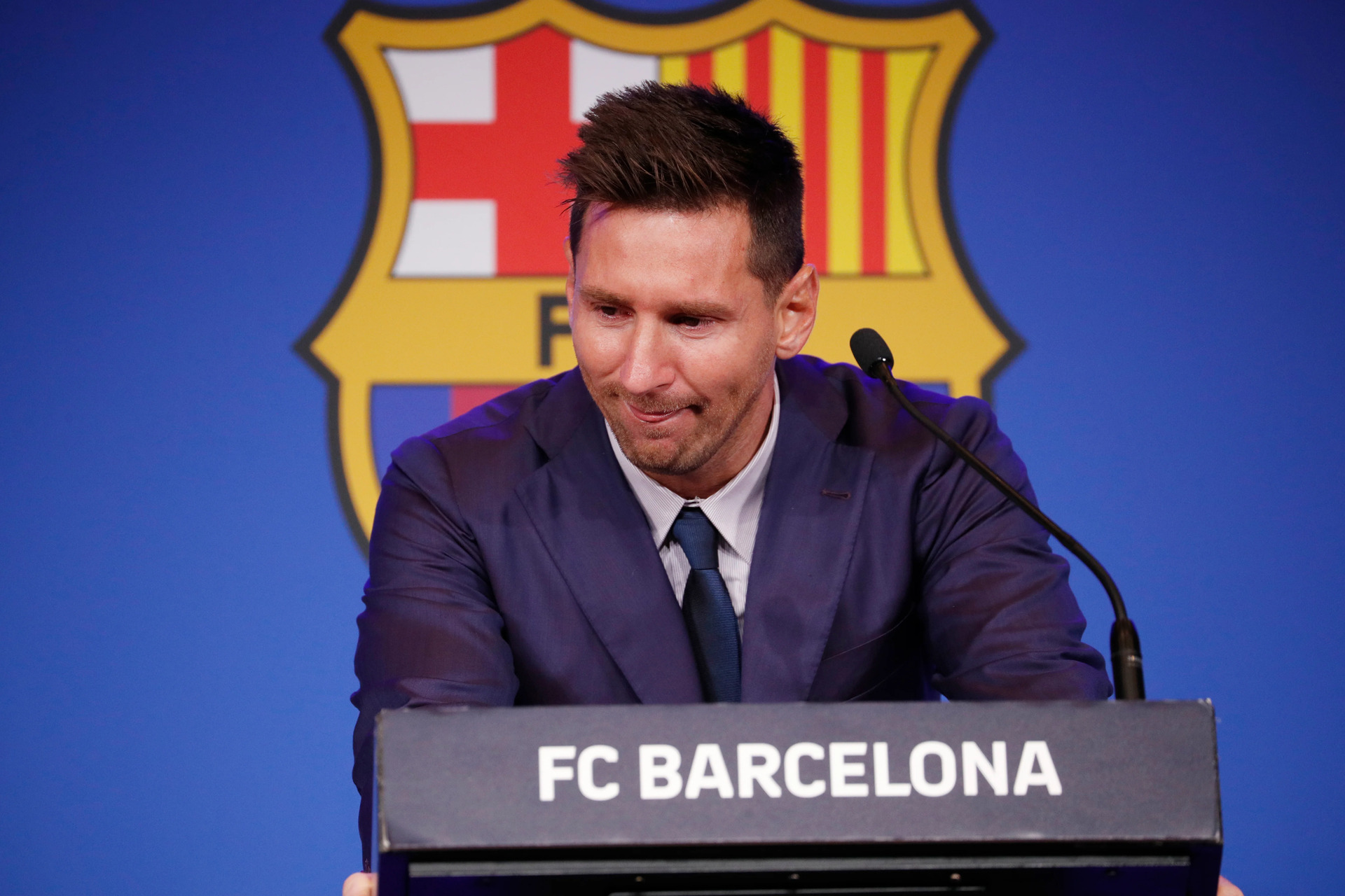 Sin aficionados, y en medio de una situación complicada, el FC Barcelona dejó salir al mejor jugador de su historia en 2021.