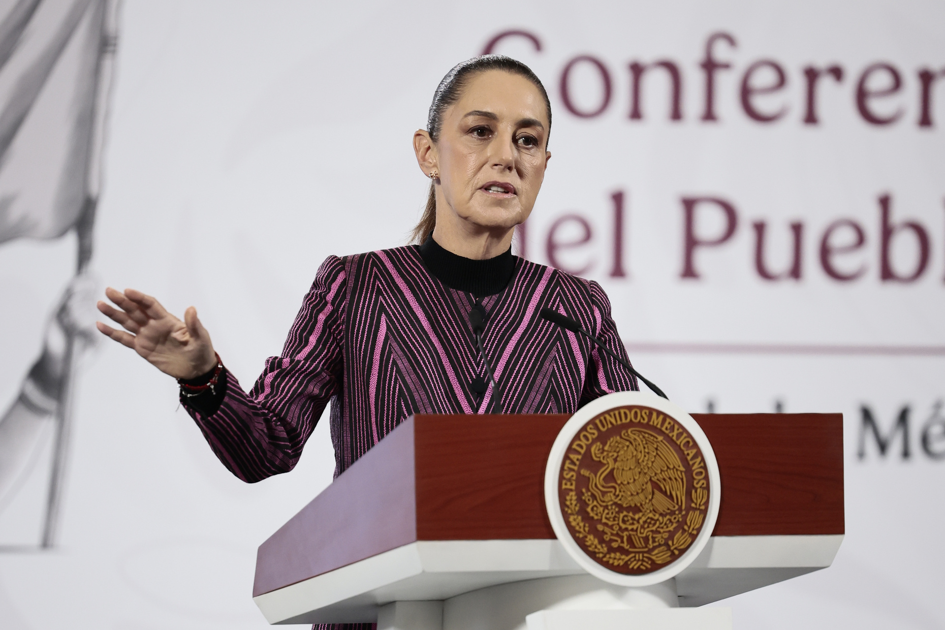 Niega Sheinbaum censura a medios de comunicación