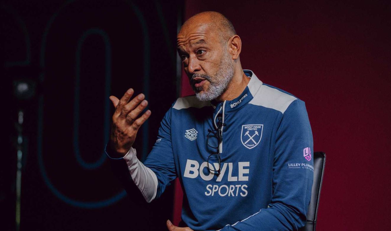 Según el diario Daily Mirror, fue el propio Nuno Espírito Santo quien solicitó la incorporación del delantero mexicano.