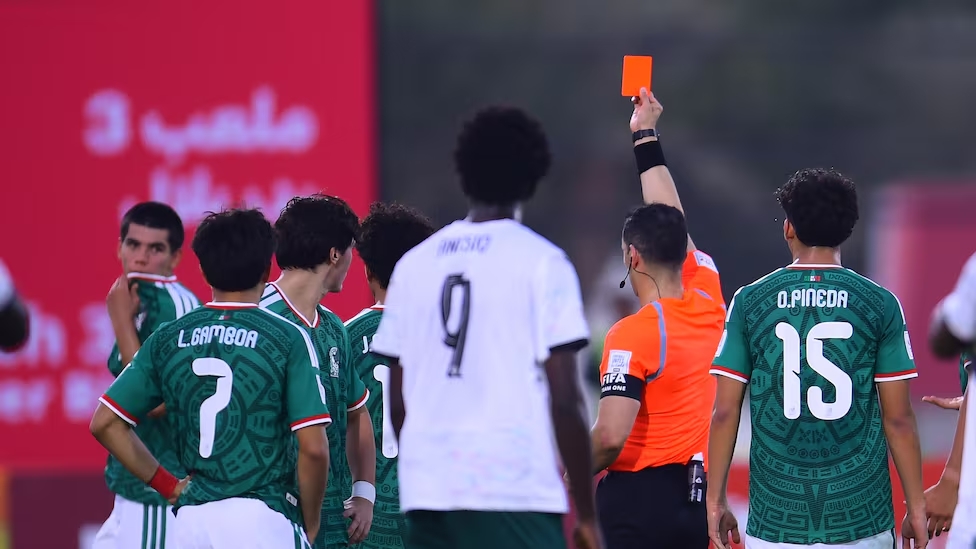La expulsión de Navarro marcó el inicio del fin para el combinado tricolor.
