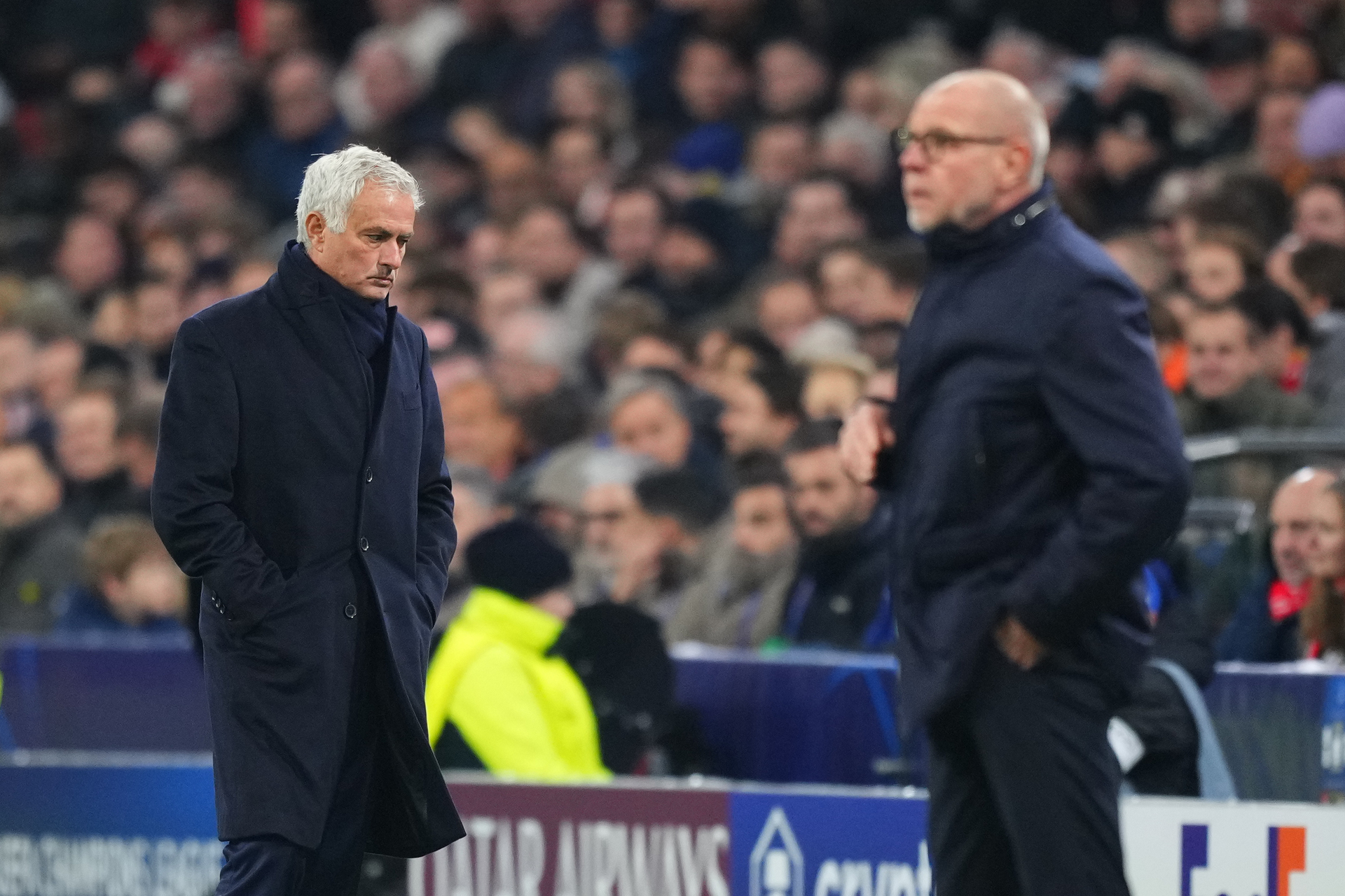 Mourinho fue clave al ordenar un bloque defensivo sólido y apostar por transiciones rápidas, decisión que permitió al Benfica sostener la ventaja mínima hasta el 89'.