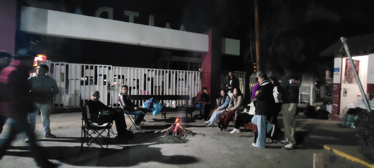 Se han instalado al menos seis campamentos nocturnos dentro del ITD para vigilar las instalaciones con al menos 12 alumnos cada campamento.