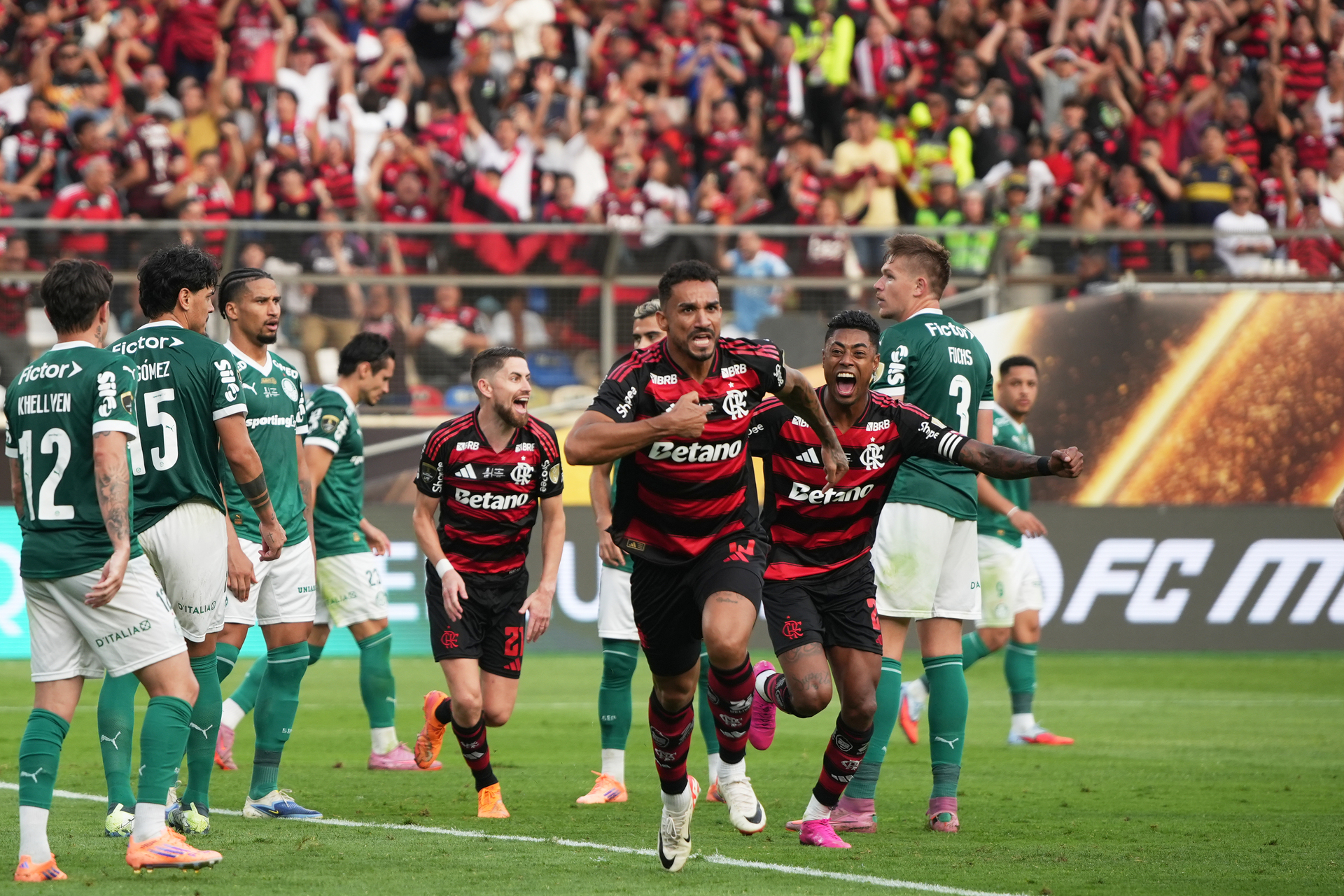 Con el pitazo final, el Mengão vengó la caída de 2021 y levantó su cuarta Copa Libertadores de América.