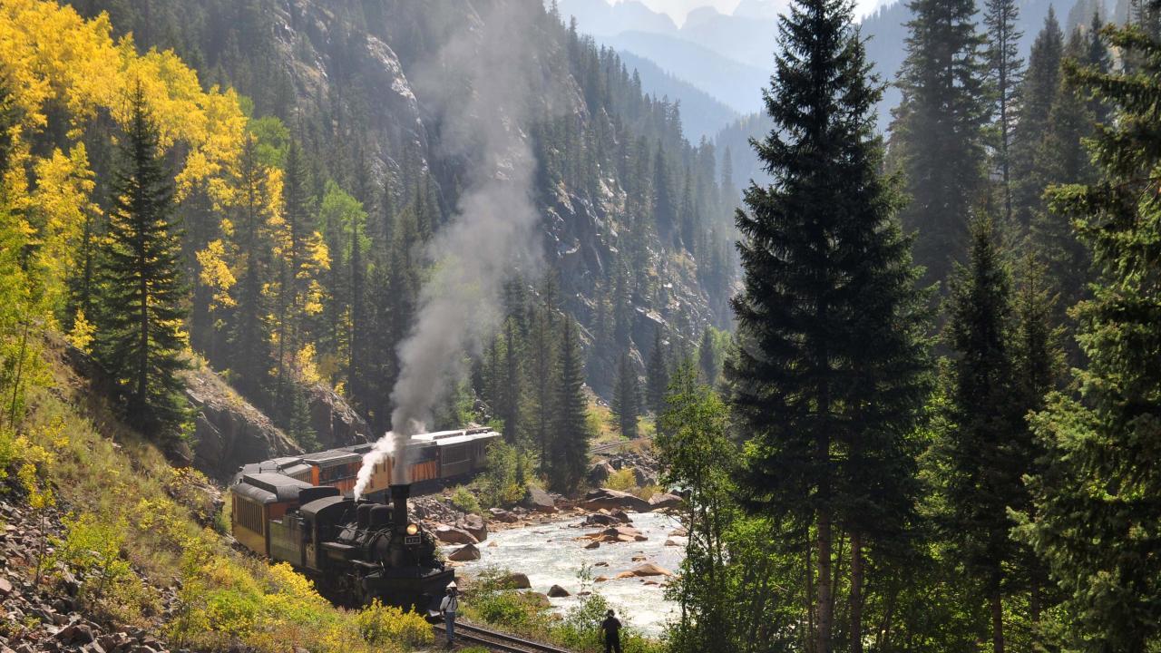 Ambiente. Al ubicarse en Colorado, esta ciudad está a más de 1,900 m sobre el nivel del mar y, gracias a sus bosques, domina el frío.



