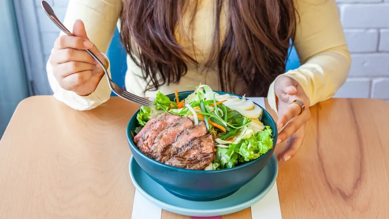 Una alimentación variada y consciente permite cubrir las necesidades de vitamina B12 sin complicaciones.