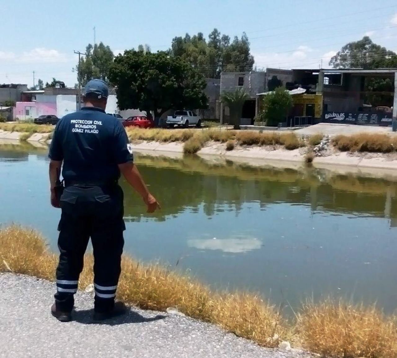 Operativo. En Gómez Palacio, también los elementos de Protección Civil se suman a las acciones de prevención.