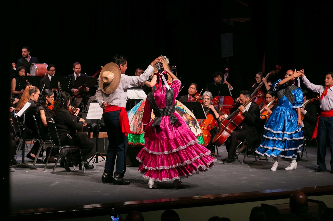 El Ballet Folklórico Toltekiani enriqueció la experiencia de la velada.