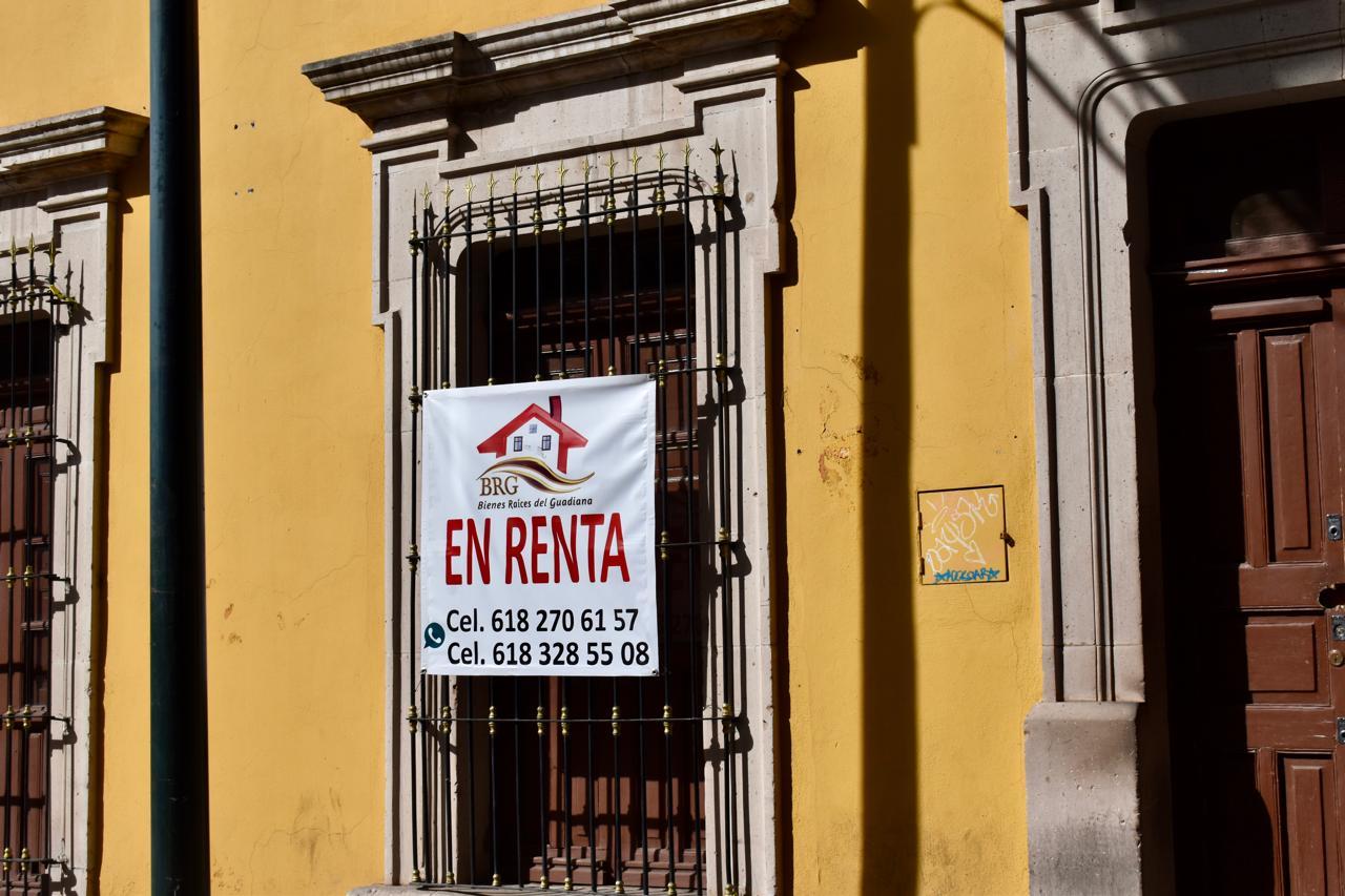 Contrato. Es común ver que los arrendadores ofrezcan contratos de 6 meses a un año, pero siempre depende.
