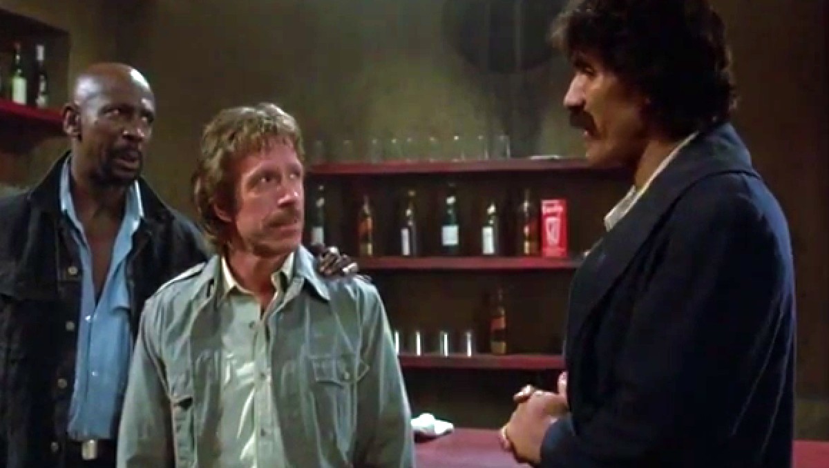 Durante la filmación de Firewalker, Miguel Ángel Fuentes lanzó un grito tan inesperado que Chuck Norris quedó inmóvil por un instante. Foto: The Cannon Group