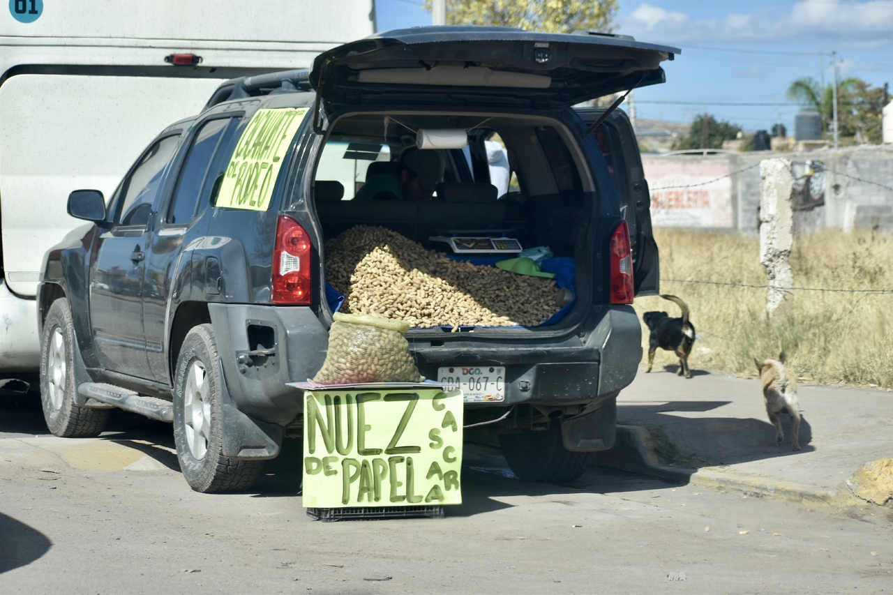 Precio. Por lo general, los productos que se suelen poner en camionetas o carros tienen un costo menor a los que se ofrecen en una tienda particular.
