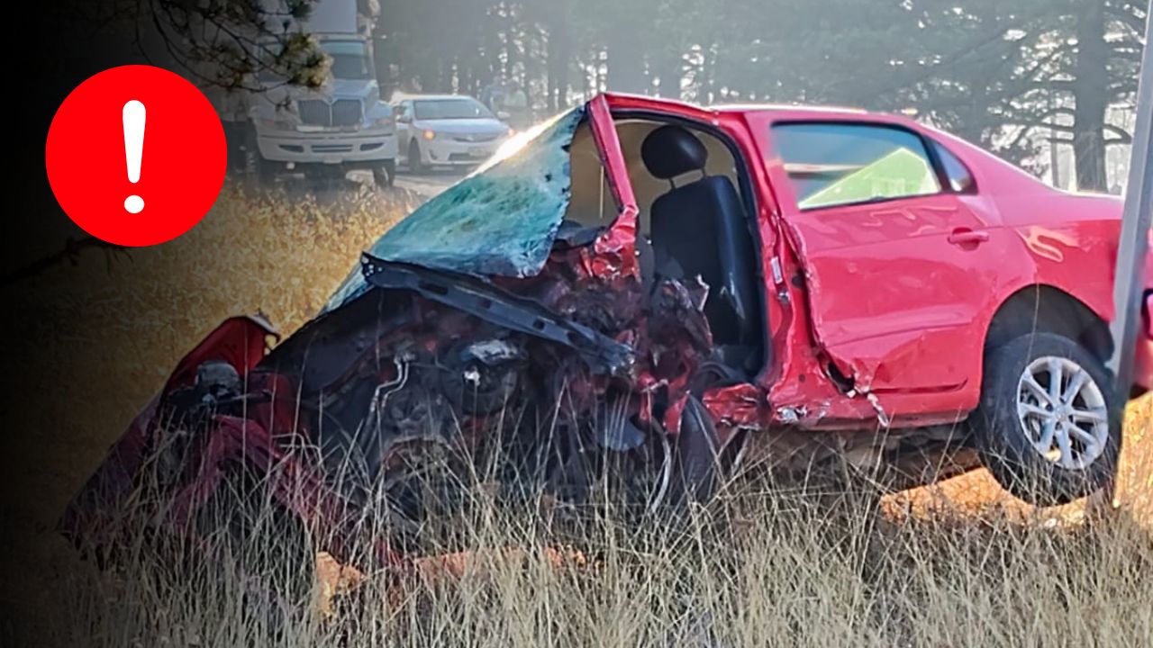 Choque frontal deja mujer atrapada entre fierros retorcidos de su coche, en la Durango-Mazatlán