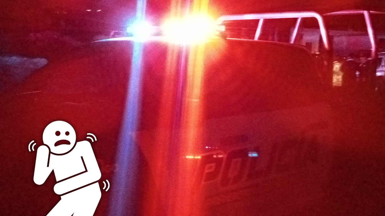 Hombre en vehículo amenaza con arma blanca a joven y le quita cartera con 40 pesos en Durango