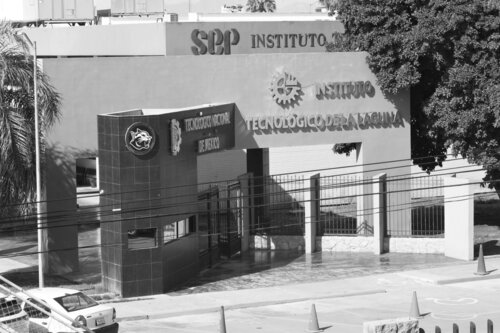 Docentes regresan tras atraso de pago